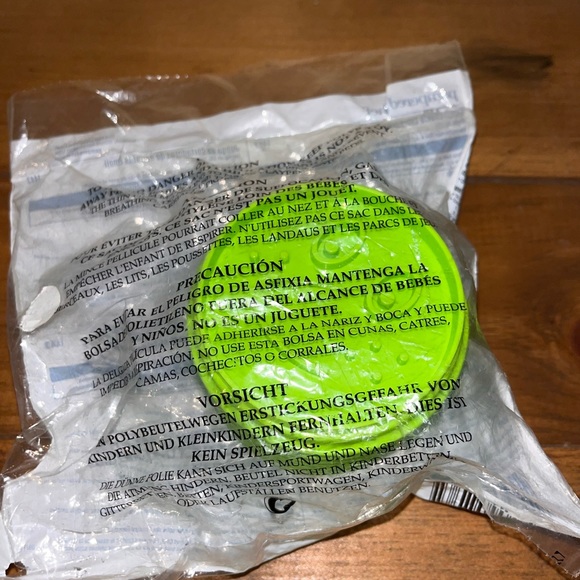 Pampered Chef Emoji Cookie cutters - Picture 2 of 4